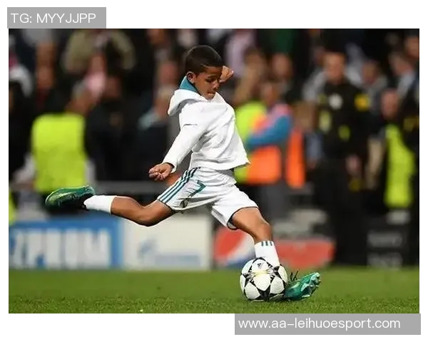 迷你罗继承父亲遗志15岁小将入选葡萄牙U16新阵容引关注